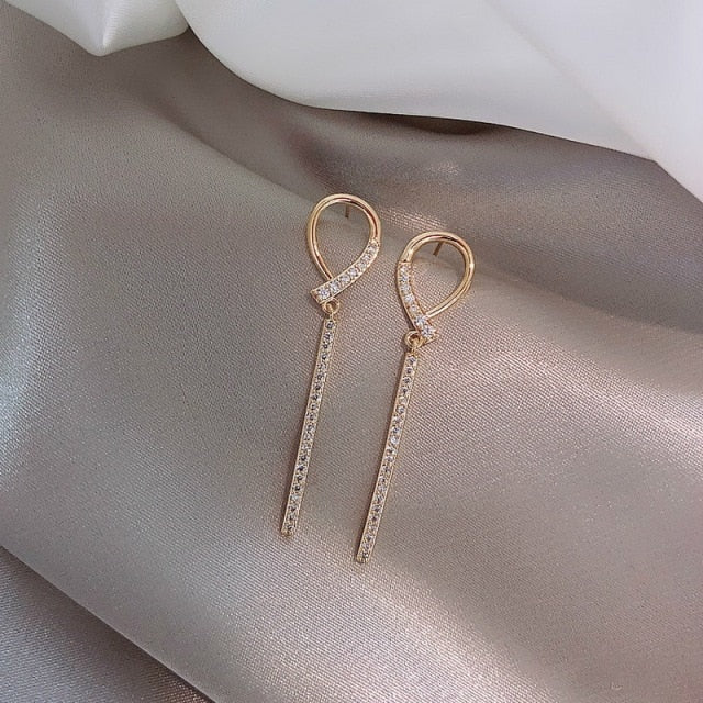 Elegant Drop Earrings - Sophisticated Jewelry | emerallda