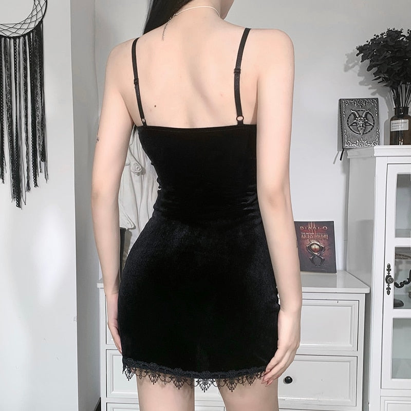 Gothic Dress - Dark Elegant Style | emerallda